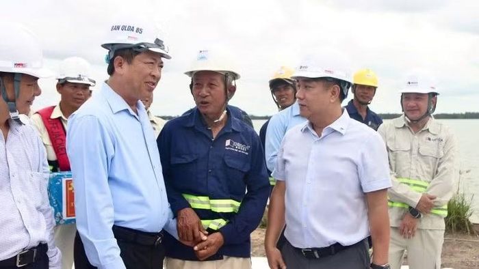 Bộ trưởng Xây dựng Trần Hồng Minh kiểm tra, trực tiếp thị sát dự án mở rộng đường cao tốc Thành phố Hồ Chí Minh-Trung Lương-Mỹ Thuận.