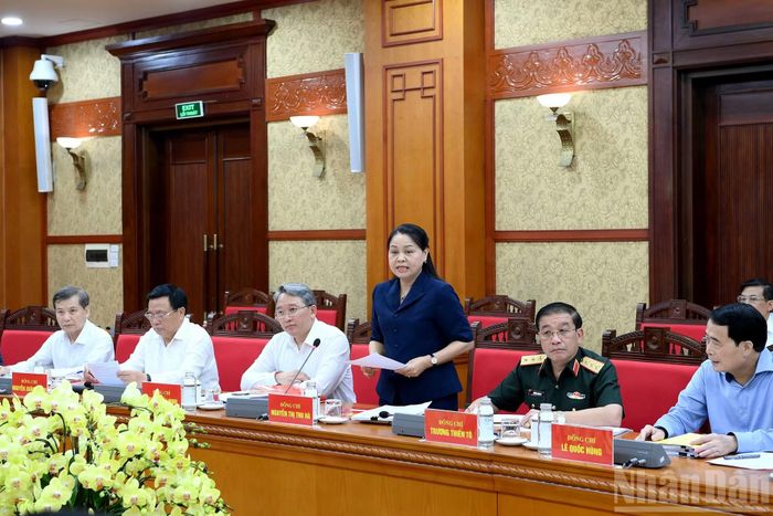 Các đại biểu tham dự cuộc làm việc.