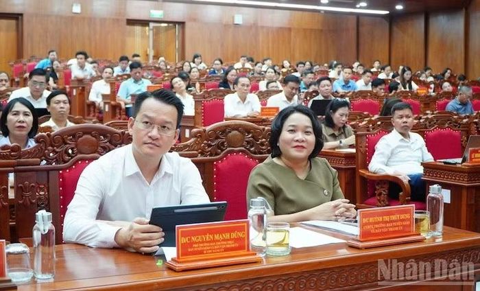 Các đại biểu dự hội nghị.