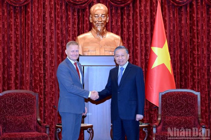 Tổng Bí thư, Chủ tịch nước Tô Lâm và Đại sứ Đan Mạch Nicolai Prytz.