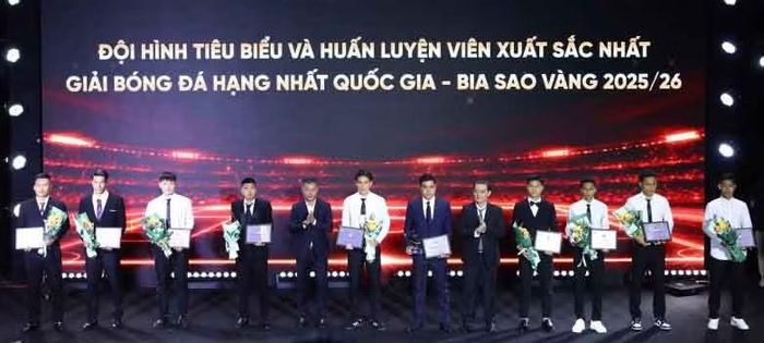 Cầu thủ trong đội hình tiêu biểu Giải bóng đá hạng nhất.