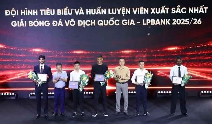 Các cầu thủ trong đội hình tiêu biểu.