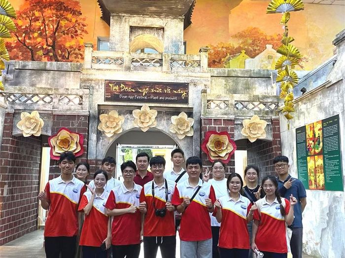 Sự kiện cũng thu hút được sự quan tâm của các bạn sinh viên ngành Ngôn ngữ Trung Quốc tại Đại học Thủy lợi đến học tập, trải nghiệm và tìm hiểu thêm về nét văn hóa này.