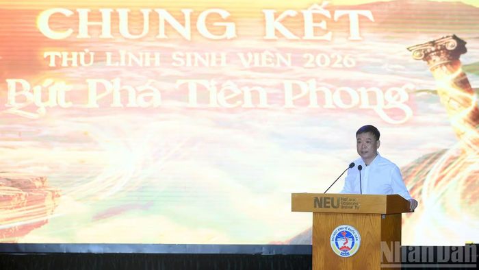 Phó Giáo sư, Tiến sĩ Bùi Huy Nhượng, Phó Giám đốc Đại học Kinh tế quốc dân, phát biểu tại chương trình.