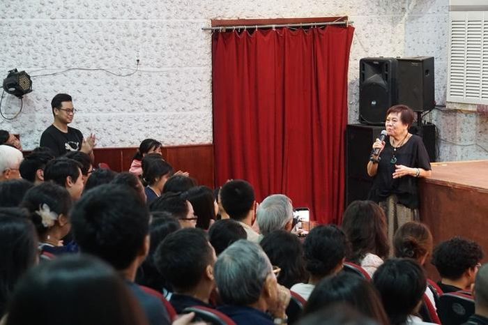 Đạo diễn Việt Linh tâm sự với khán giả