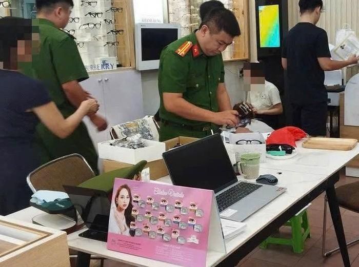 Công an phường Hải Châu tạm giữ lượng lớn mắt kính giả mạo, không rõ nguồn gốc vào ngày 14-6