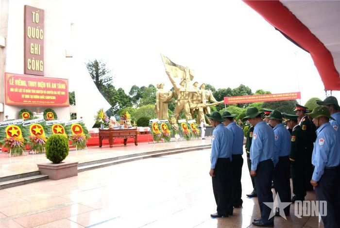  Phút mặc niệm tri ân các Anh hùng liệt sĩ.