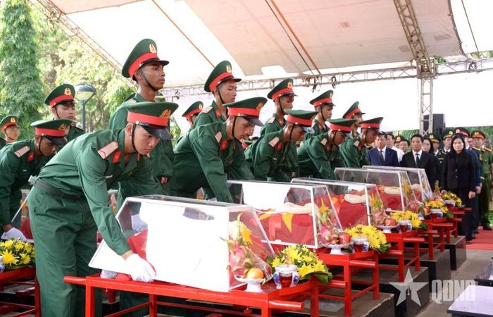  Lễ viếng, truy điệu và an táng hài cốt các liệt sĩ được tổ chức trang nghiêm, chu đáo.