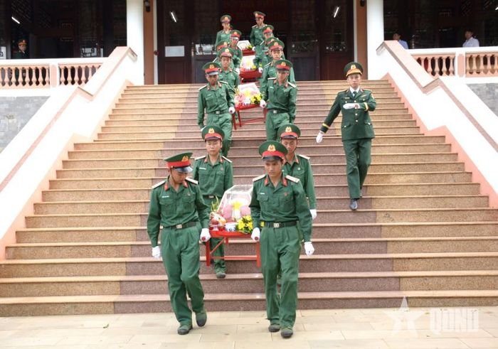  Sau hơn nửa thế kỷ nằm lại trên đất bạn, giờ đây các liệt sĩ đã được trở về với quê hương.