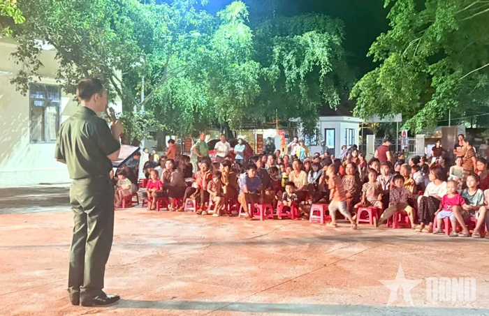 Đêm tuyên truyền kết hợp giao lưu văn hóa - văn nghệ do Viện KSQS Khu vực 52 phối hợp tổ chức tại xã Ia Púch (tỉnh Gia Lai) thu hút đông đảo người dân tham gia. 