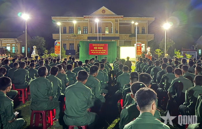 Quang cảnh buổi tuyên truyền pháp luật tại Trung đoàn 991 (Bộ CHQS tỉnh Gia Lai). 