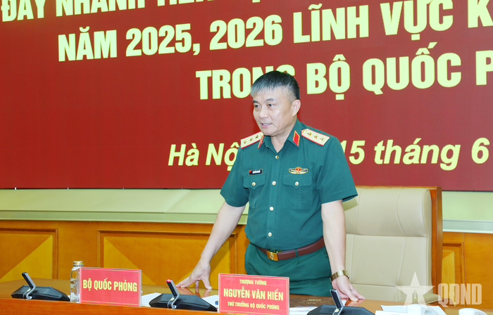 Thượng tướng Nguyễn Văn Hiền chủ trì hội nghị.