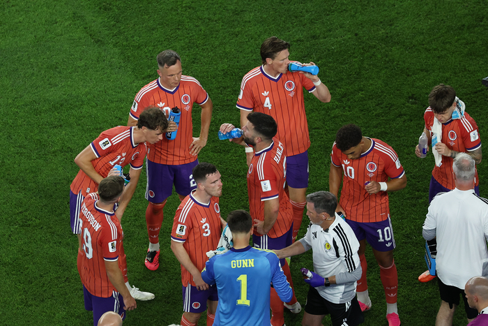 Các cầu thủ Scotland nghỉ giải lao để uống nước trong trận thắng Haiti 1-0 ở bảng C World Cup 2026. Ảnh: AP