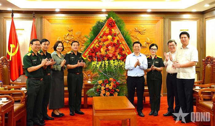  Thượng tướng Trương Thiên Tô thăm, chúc mừng Ban Tuyên giáo và Dân vận Trung ương. 