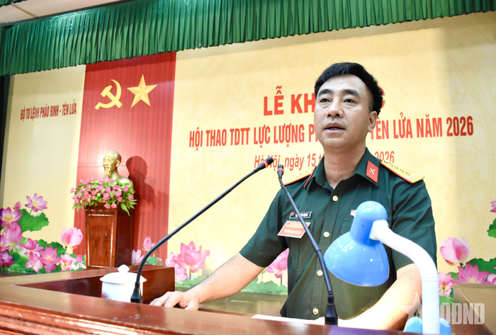 Đại tá Trần Đình Mạnh, Phó tư lệnh, Tham mưu trưởng Bộ tư lệnh Pháo binh - Tên lửa phát biểu khai mạc hội thao. 