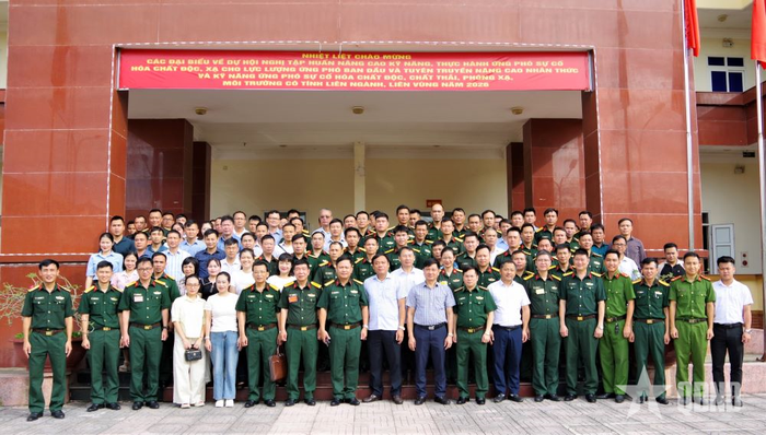  Các đại biểu và học viên. 