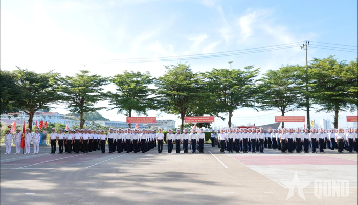  Toàn cảnh buổi lễ. 