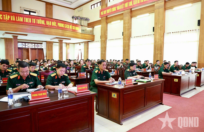 Các đại biểu và học viên tham dự tập huấn. 