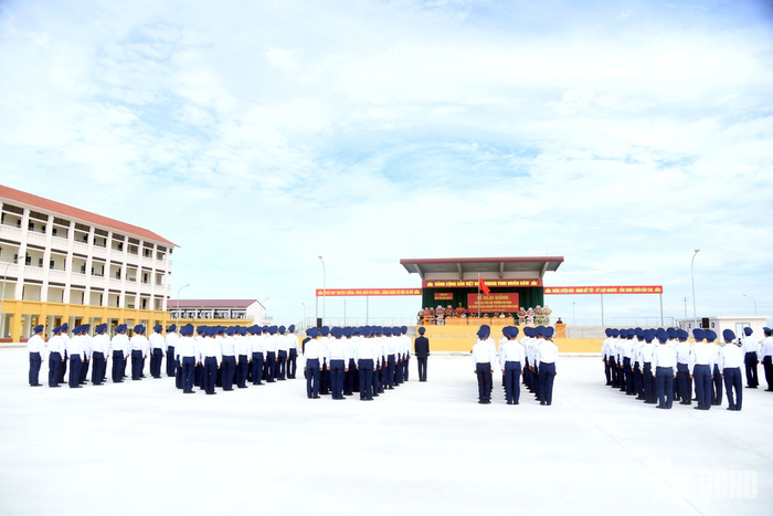  Quang cảnh lễ khai giảng đào tạo tiểu đội trưởng bộ binh và nghiệp vụ vệ binh. 