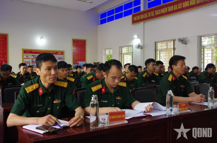 Các đại biểu dự khai mạc. 