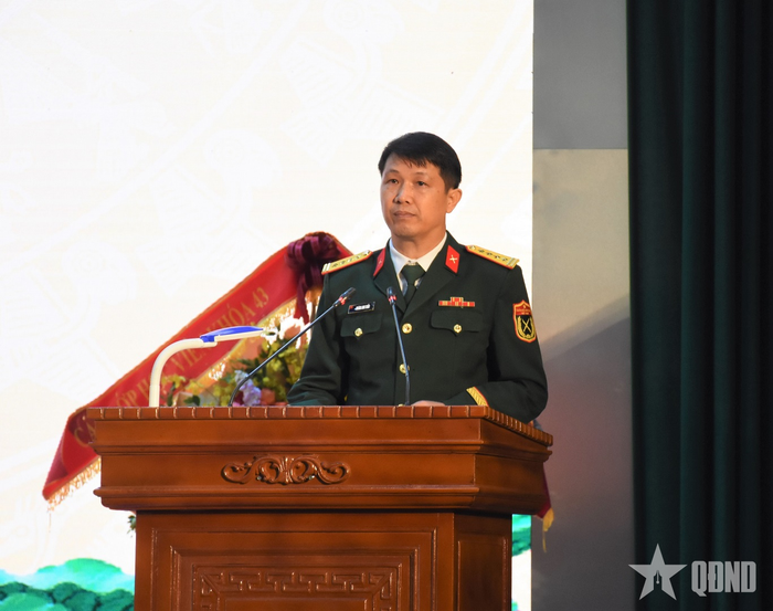  Đại tá Hoàng Anh Tuấn, Hệ trưởng Hệ Đào tạo giảng viên Khoa học xã hội và nhân văn trình bày diễn văn kỷ niệm.