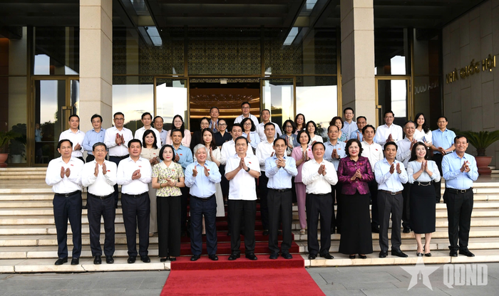 Chủ tịch Quốc hội Trần Thanh Mẫn và các đại biểu.