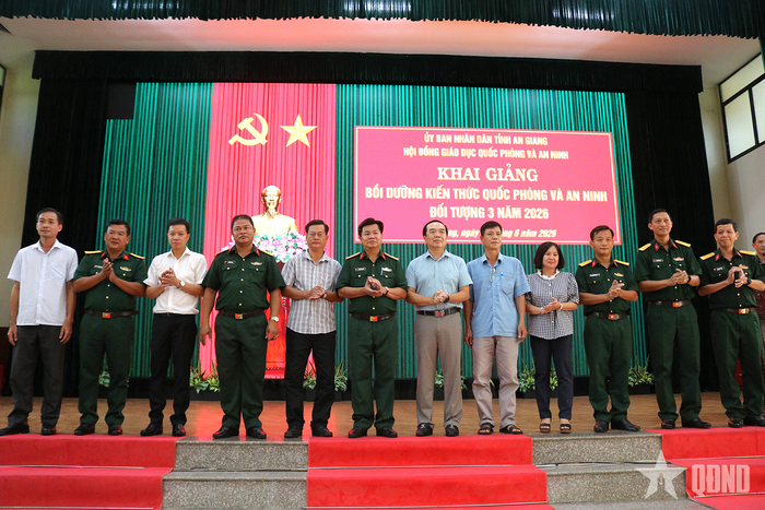 Các đại biểu tại chương trình. 