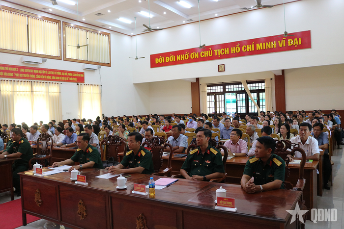  Quang cảnh buổi khai giảng.