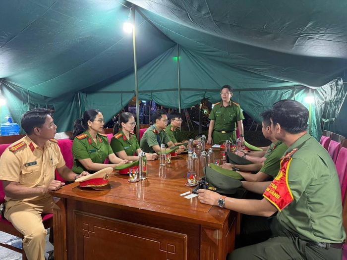 Công an phường Hải Châu triển khai phương án bảo vệ khu vực bờ Tây sông Hàn.