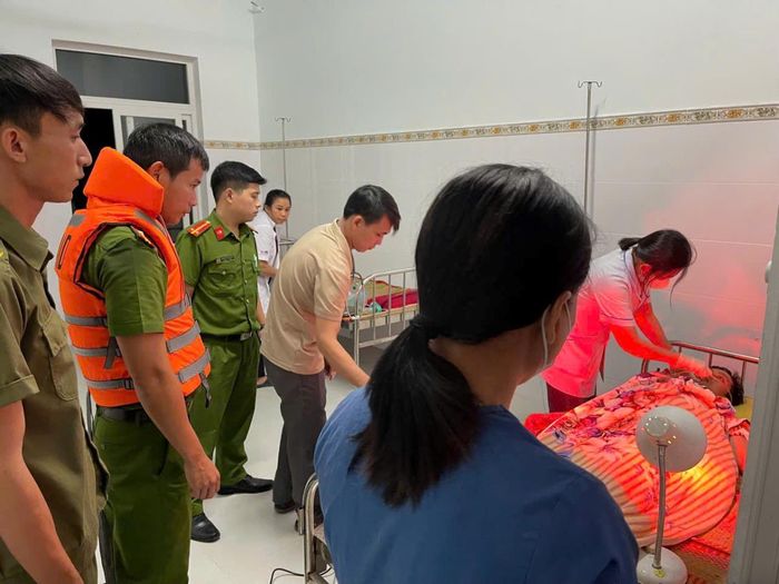 Nạn nhân được cấp cứu tại bệnh viện.