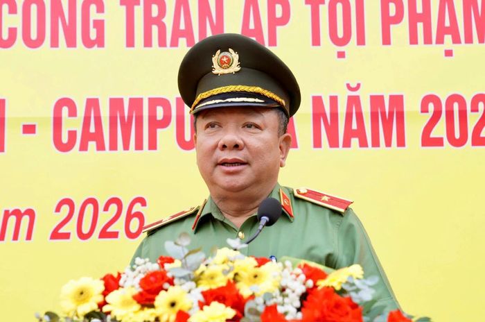 Thiếu tướng Lê Quang Nhân, Giám đốc Công an tỉnh Gia Lai phát biểu giao nhiệm vụ tại lễ ra quân