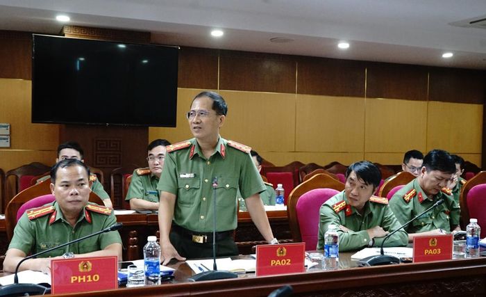 Lãnh đạo các phòng nghiệp vụ phát biểu tại hội nghị