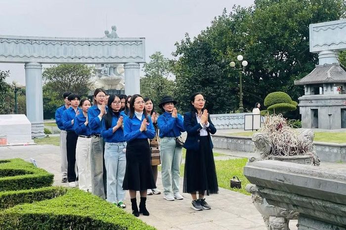 Bên cạnh học tập, Diệp Anh tích cực tham gia các hoạt động Đoàn - Hội, rèn luyện kỹ năng và bản lĩnh tuổi trẻ.