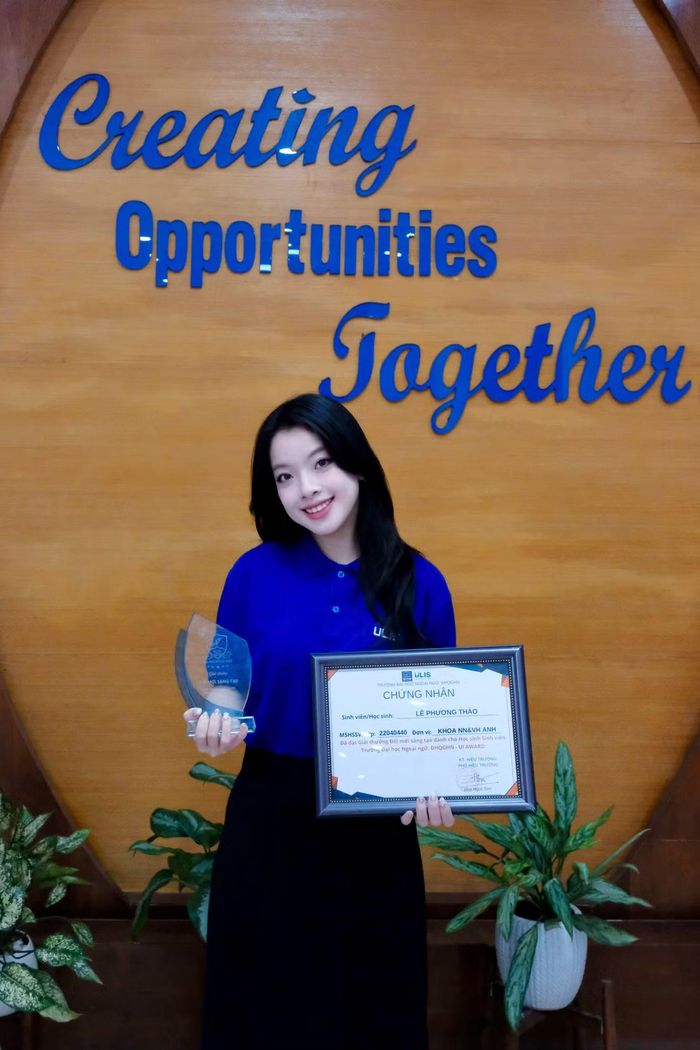 Phương Thảo nhận Giải thưởng Đổi mới sáng tạo dành cho Học sinh Sinh viên (UI Award) năm 2026.