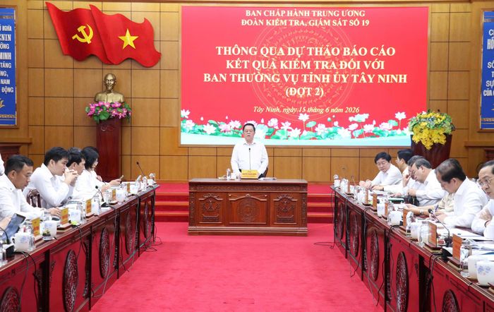 Quang cảnh buổi làm việc