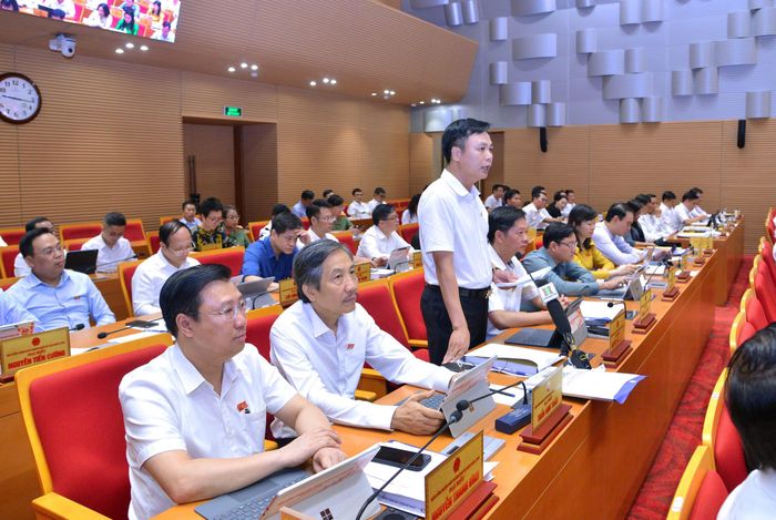  Đại biểu HĐND TP Hà Nội phát biểu tại kỳ họp. Ảnh: BẢO CHI 
