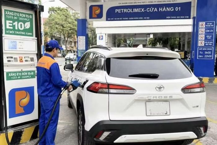 Chủ xe nên đổ lượng nhiên liệu vừa đủ với nhu cầu thực tế thay vì để bình đầy trong nhiều tháng liên tục.