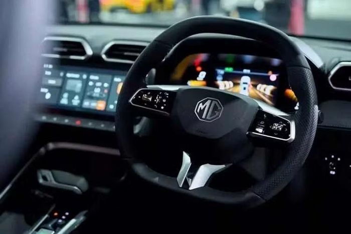 MG cho biết ZS 2026 thế hệ mới này là mẫu SUV hybrid hạng B có khả năng tăng tốc nhanh nhất trong phân khúc. Bên cạnh đó, xe còn cung cấp phạm vi hoạt động lên tới 870 km với bình nhiên liệu dung tích 41 lít.