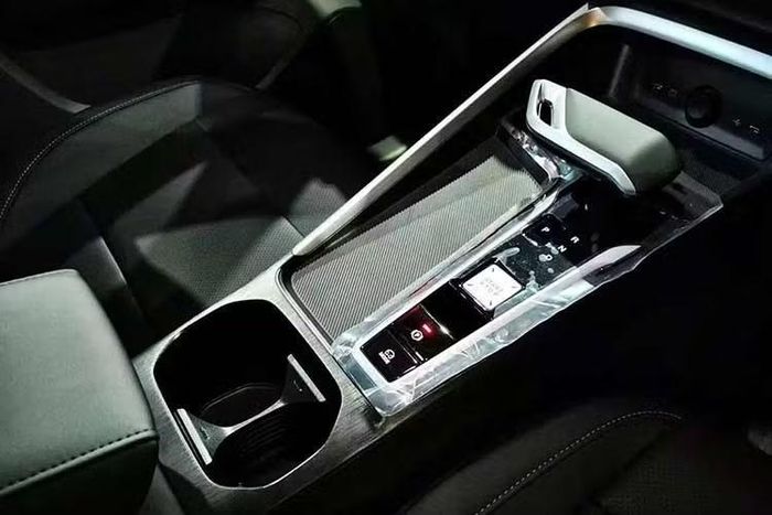 Gói công nghệ hỗ trợ lái MG Pilot ADAS 2.5 được trang bị tiêu chuẩn cho xe. Trong khi đó, ứng dụng MG iSmart cho phép chủ xe truy cập và điều khiển từ xa nhiều chức năng quan trọng của xe thông qua điện thoại thông minh.