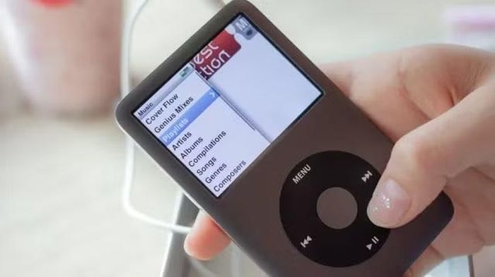Sự dịch chuyển trái chiều giữa Gen Z và thế hệ U60 đang tạo nên một cuộc “đảo ngôi công nghệ” đầy bất ngờ. Dù lựa chọn những con đường khác nhau, cả hai thế hệ đều hướng tới mục tiêu chung là tìm kiếm sự cân bằng, kết nối chân thực và khẳng định bản sắc cá nhân trong thời đại số.