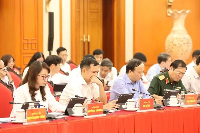 Các đại biểu tham dự cuộc làm việc.