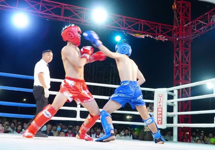 Các vận động viên tranh tài.