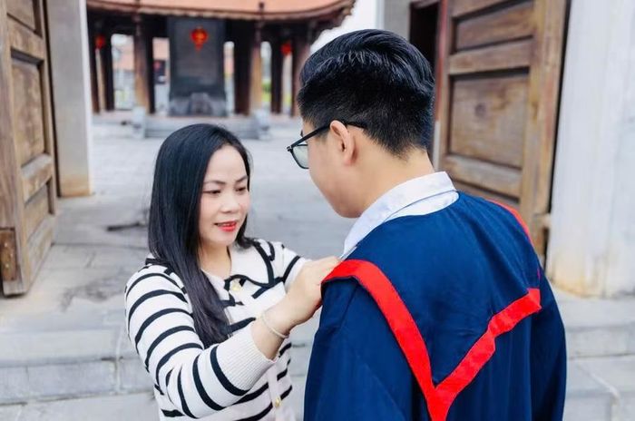 Hoàng Tùng luôn trân trọng tình cảm gia đình, thầy cô, bạn bè đã đồng hành trong suốt hành trình.