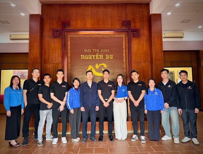 Anh Phùng Quang Trung cùng cộng sự trên hành trình phục dựng ảnh liệt sĩ