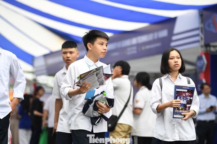 Thí sinh tại Ngày hội tư vấn tuyển sinh nhóm ngành khoa học công nghệ 2026. Ảnh: Dương Triều