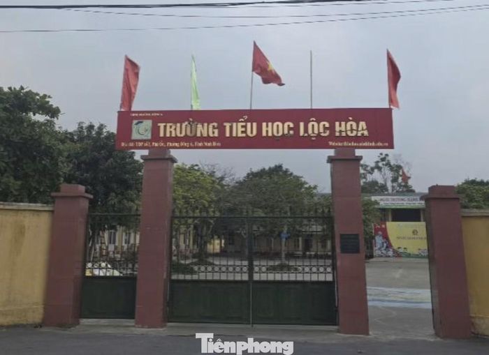 Trường Tiểu học Lộc Hòa
