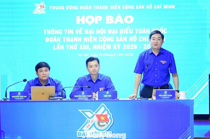 Các đại biểu chủ trì chương trình đã trao đổi, chia sẻ với báo chí nhiều thông tin về Đại hội. Ảnh: Xuân Tùng