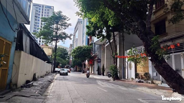 Sau khi được đăng tải lên mạng, chỉ ngay sau đó toàn bộ số biển "không đỗ xe" ở đây đã không cánh mà bay.