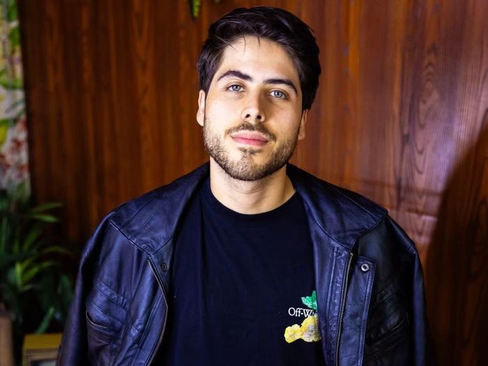 Lucas Brito Chaves là DJ kiêm nhà sản xuất âm nhạc điện tử người Brazil.