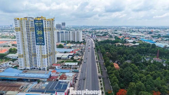 Tương tự, Diamond Boulevard (chung cư Tân An Bình Dương) là dự án căn hộ phân khúc cao cấp nằm ngay mặt tiền quốc lộ 13.